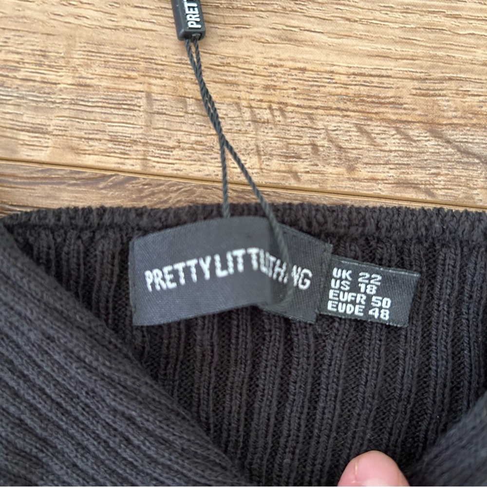 PrettyLittleThing Black Ribbed Crop Top - Picture 3 of 9